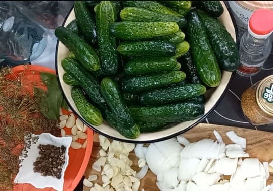 Продукты для остро-кислых маринованных огурцов